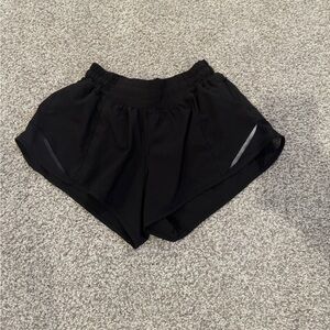 Lululemon Hotty Hot Low-Rise Lined Shorts 2.5” Size 2 Black